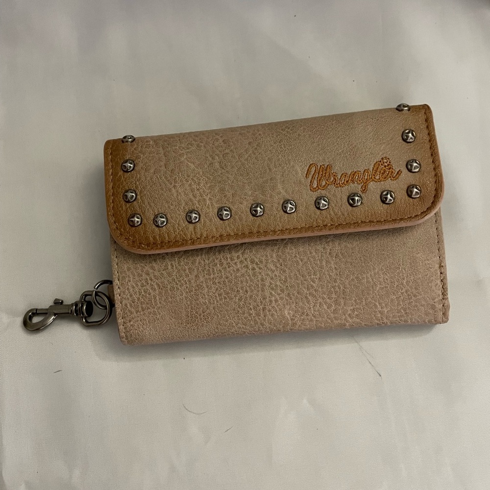 Wrangler studded women’s trifold keychain wallet!